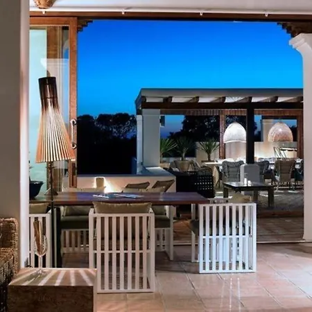 With 6 Bedrooms In * سانتا أيُلاريا ذيس ريو