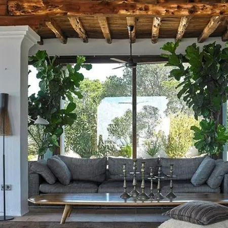 With 6 Bedrooms In سانتا أيُلاريا ذيس ريو