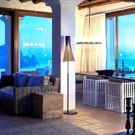 شقة With 6 Bedrooms In *