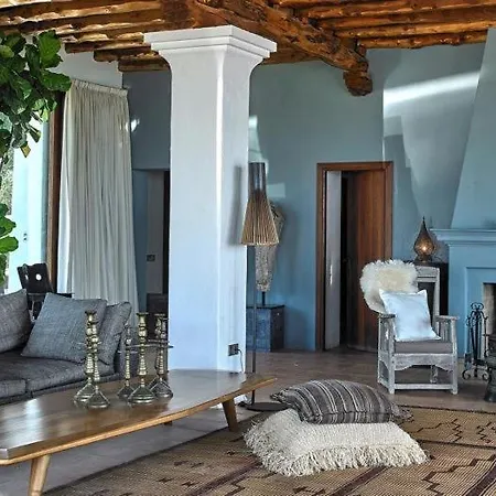 With 6 Bedrooms In